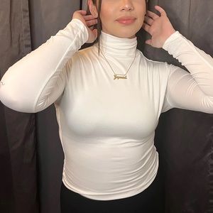 C&C CALIFORNIA WHITE LONG SLEEVE TURTLE NECK